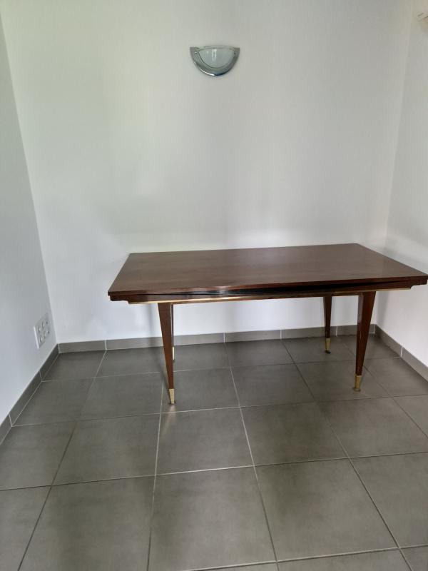 Local professionnel de 50.90 m2  LOYER 900EUR HC