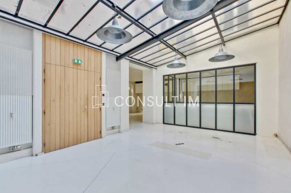 Bureaux sur cour proche Porte Maillot