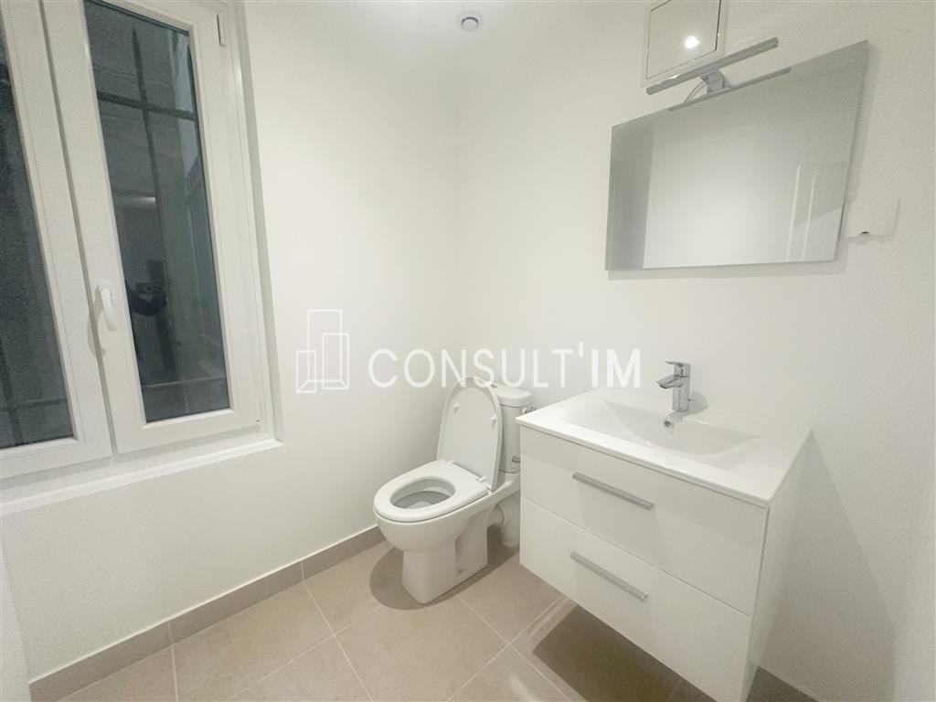 Rue commerçante au Père-Lachaise - Boutique de 35m² à louer
