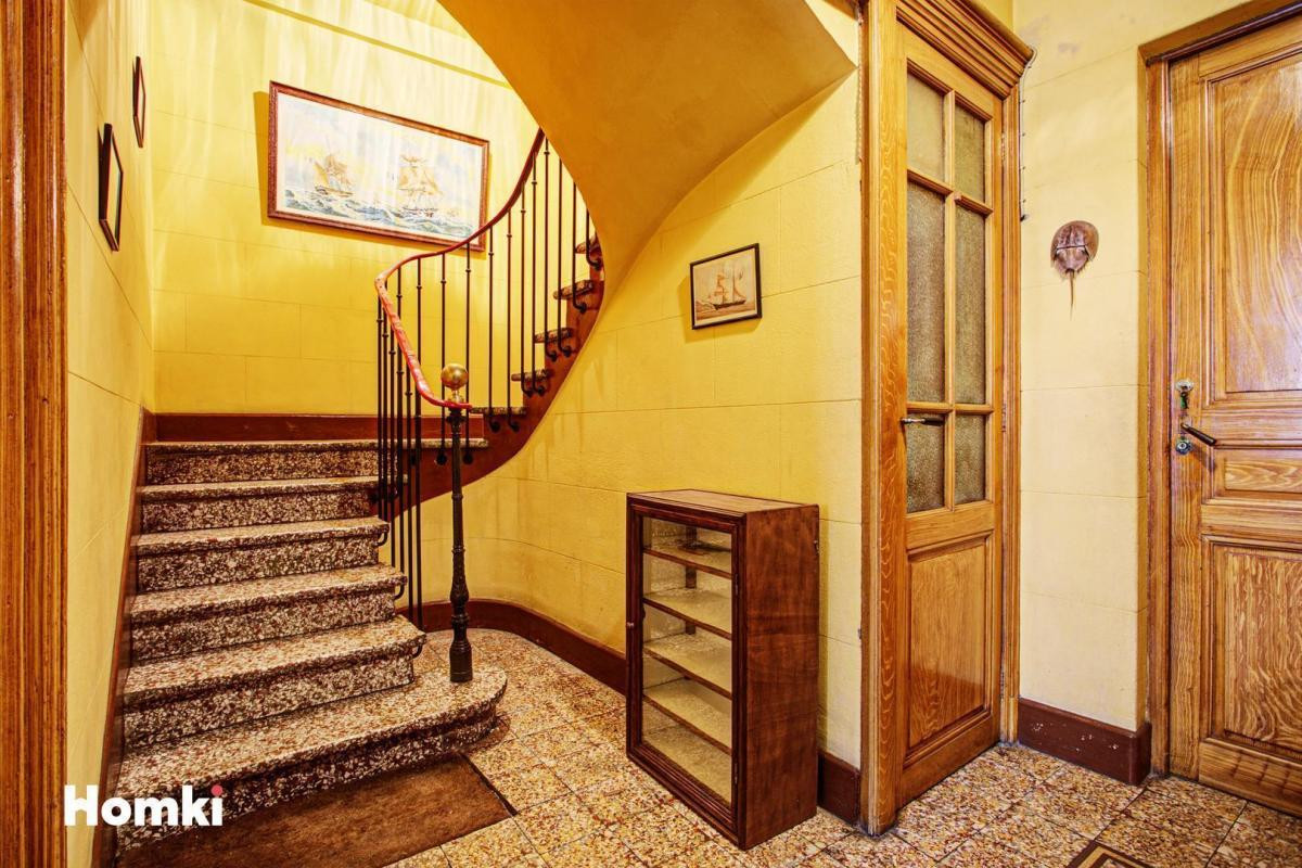 Hôtel particulier de 300m² avec garage et terrasse