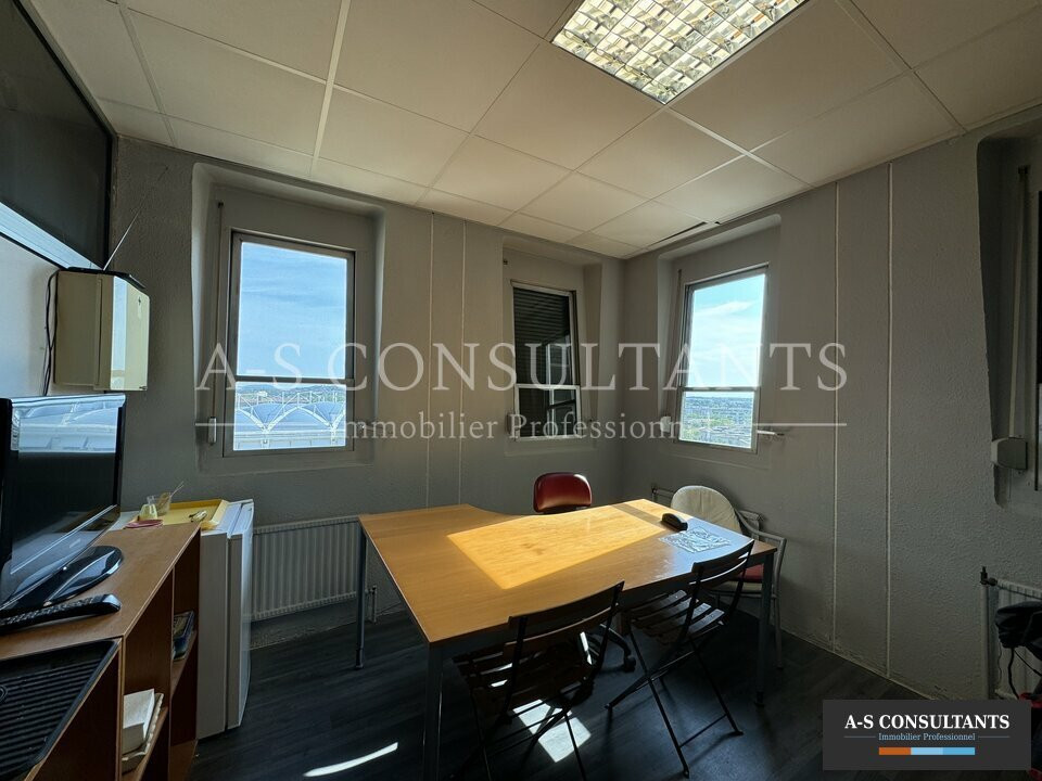 BUREAUX/ Local PROFESSIONNEL A VENDRE