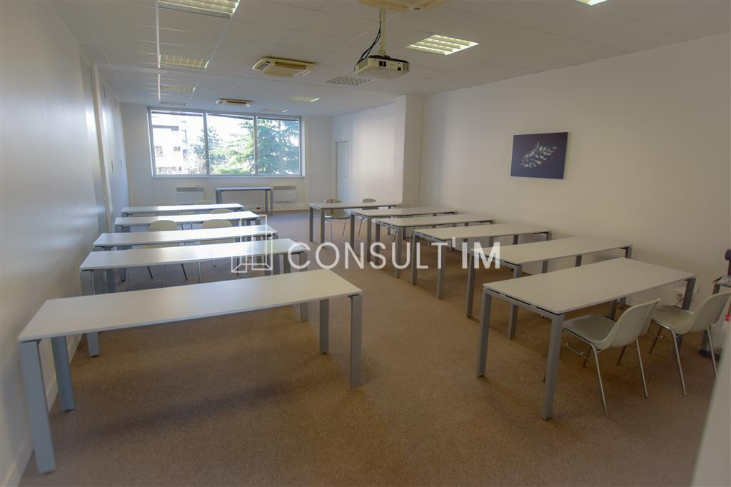 Location surface professionnelle aux normes ERP 5, idéal pour centre de formation ou bureaux