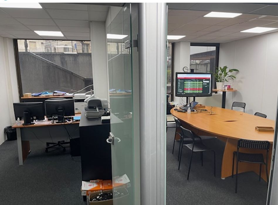 A louer bureaux  avec vue dégagée sur jardin et la Tour eiffel
