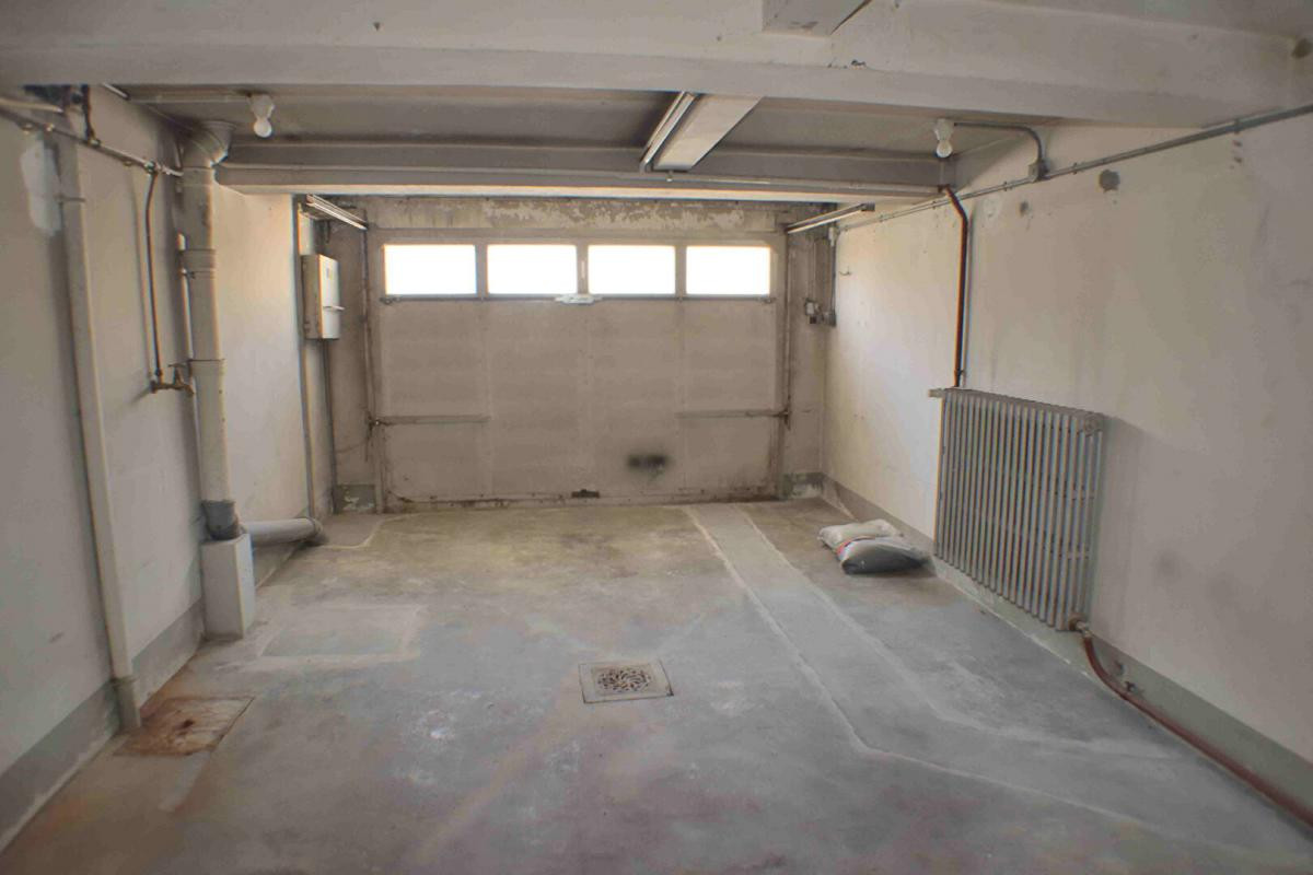 IMMEUBLE DE 4 APPARTEMENTS ET UN PLATEAU 436000 EUROS