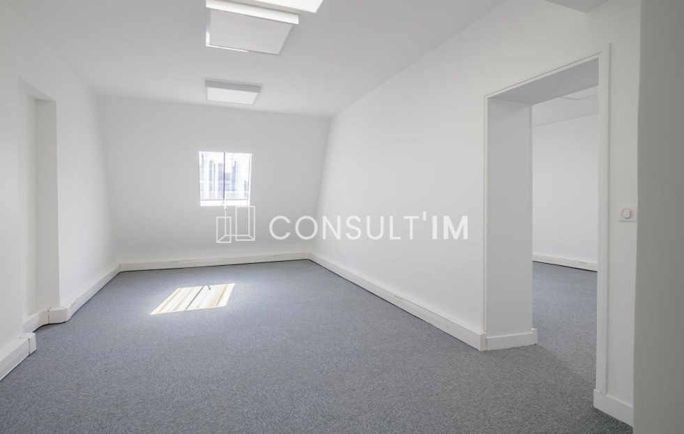 A louer bureaux renovés et climatisés dans le QCA
