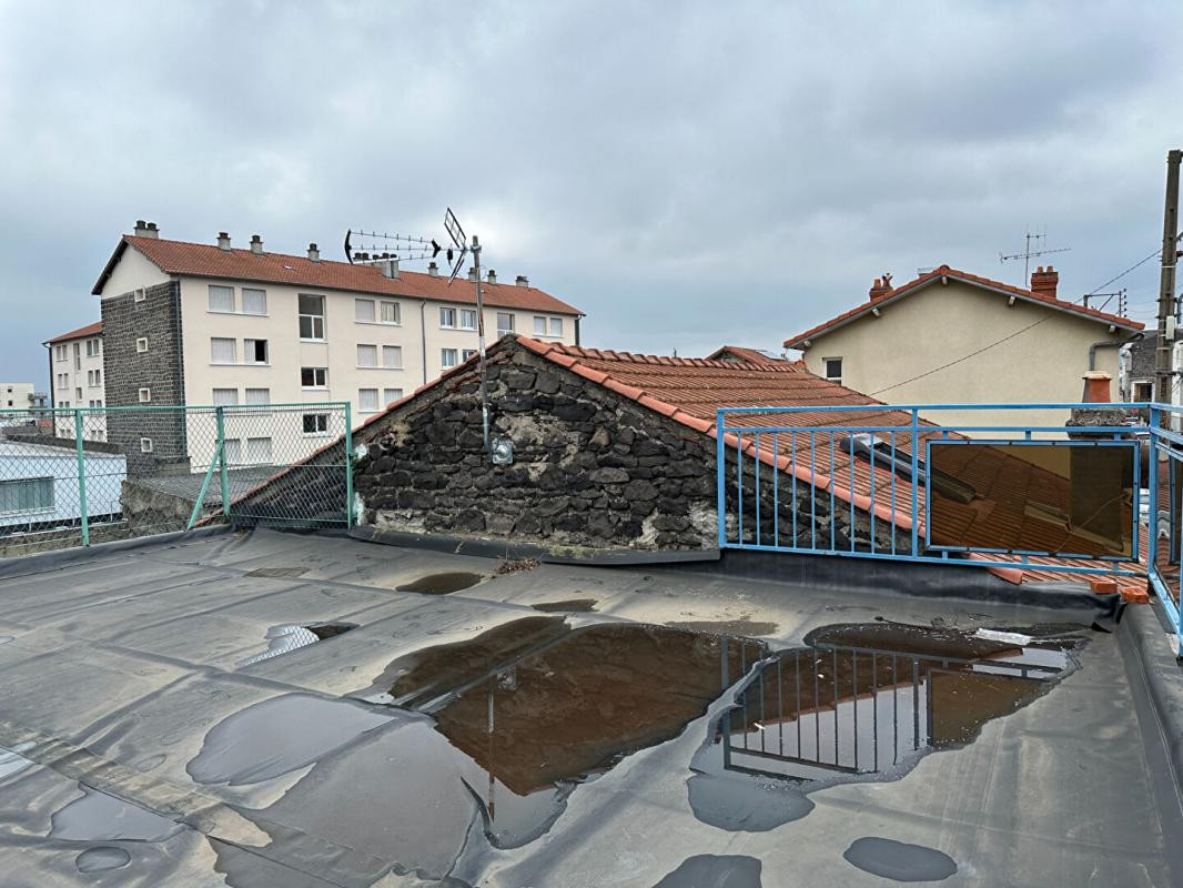 Clermont Ferrand 6 pièce(s) 236 m2, local commercial de 188 m2 et T2 de 48 m2, 2 terrasses 109500 FAI