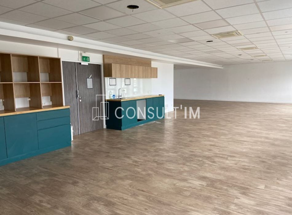 A louer, surface de bureaux de 832 m² divisibles à partir de 158 m²