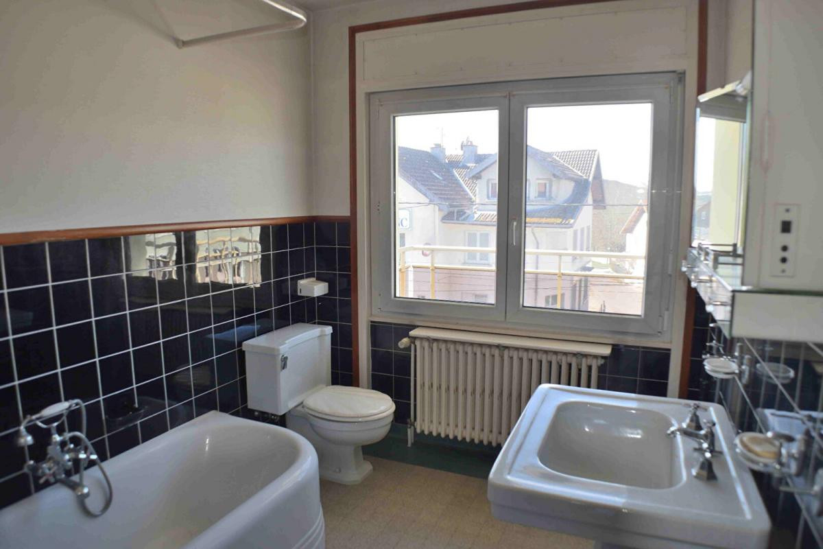 IMMEUBLE DE 4 APPARTEMENTS ET UN PLATEAU 436000 EUROS