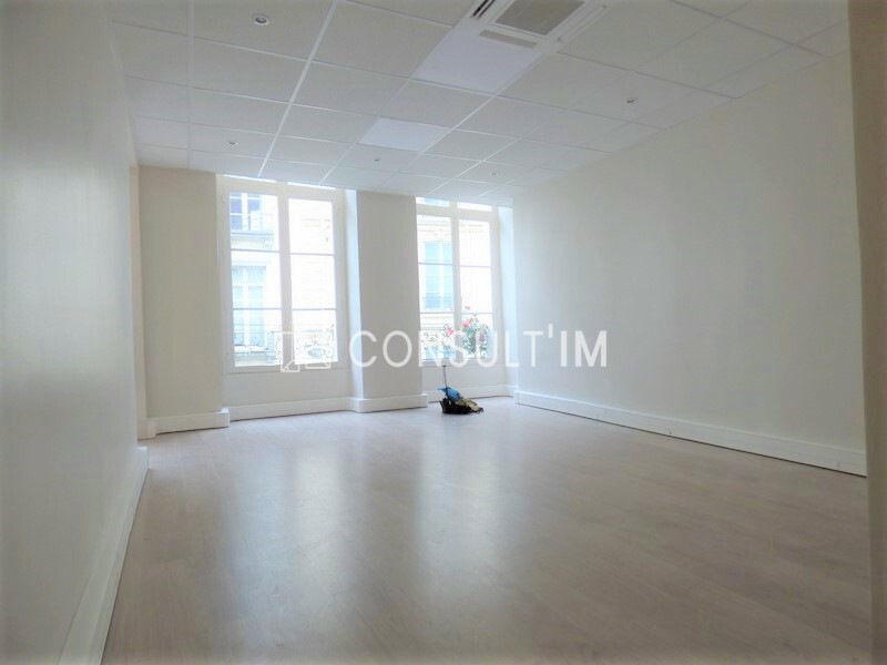 Bureaux lumineux, climatisés et en très bon état