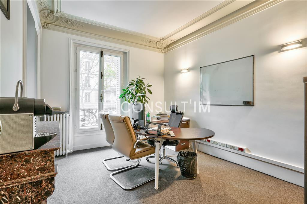 Beaux bureaux  A VENDRE dans un immeuble haussmannien de très bon standing