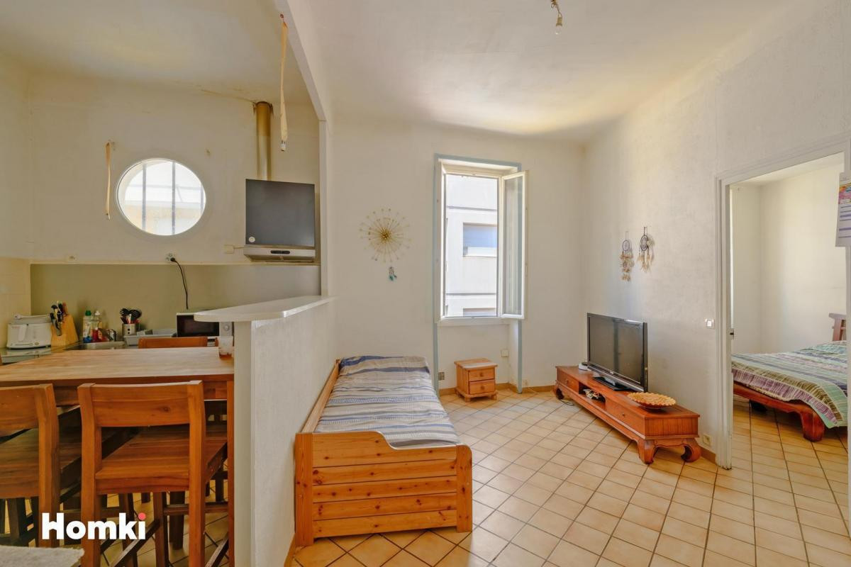 Belle opportunité Immeuble de rapport 4 Lots 202m² centre-ville de Nîmes place Severine excellente r