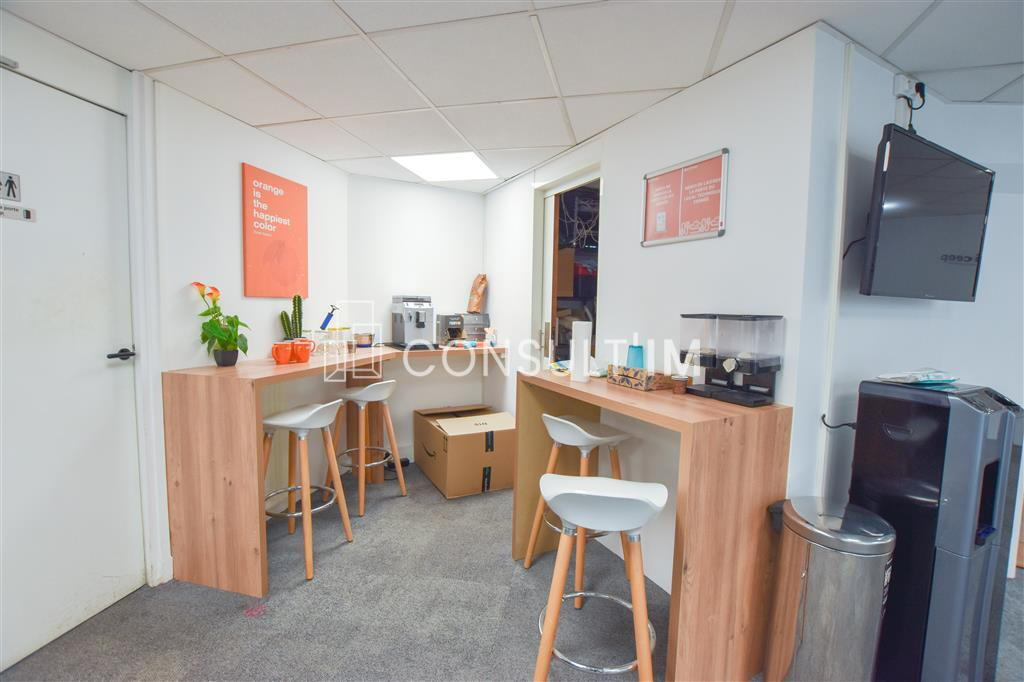 Rue du Louvre bureaux en R+1 de 516 m²