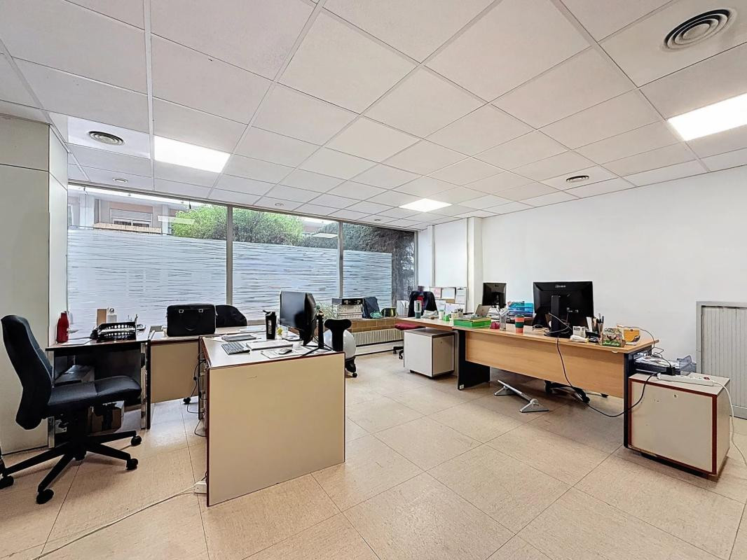 NICE NORD – Murs commerciaux libres 588 m² en RDC + garage 7 véhicules – Accès PMR
