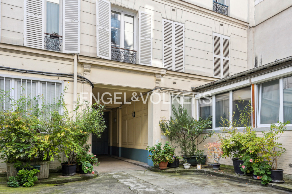 Batignolles-Mairie du 17e - Appartement-local 3 pièces 65m²
