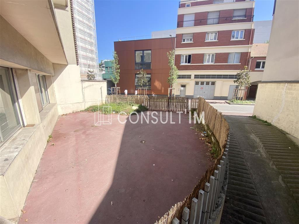Local lumineux avec terrasse privative !