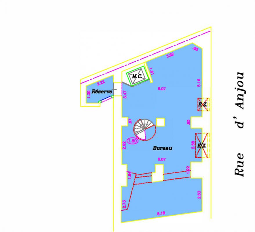 A louer, une boutique de 162 m² + cave à proximité de SAINT-LAZARE