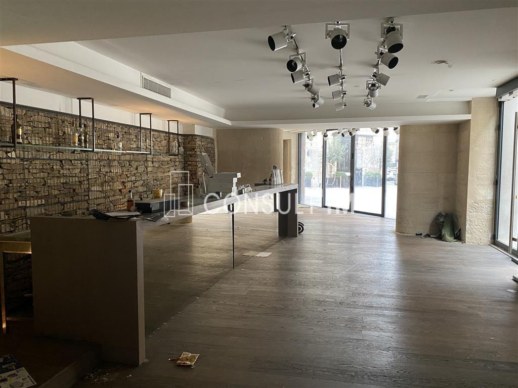 A louer une boutique avec linéaire de 30m