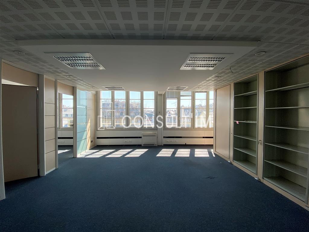Sur la place Saint-Georges, bureaux avec grands espaces