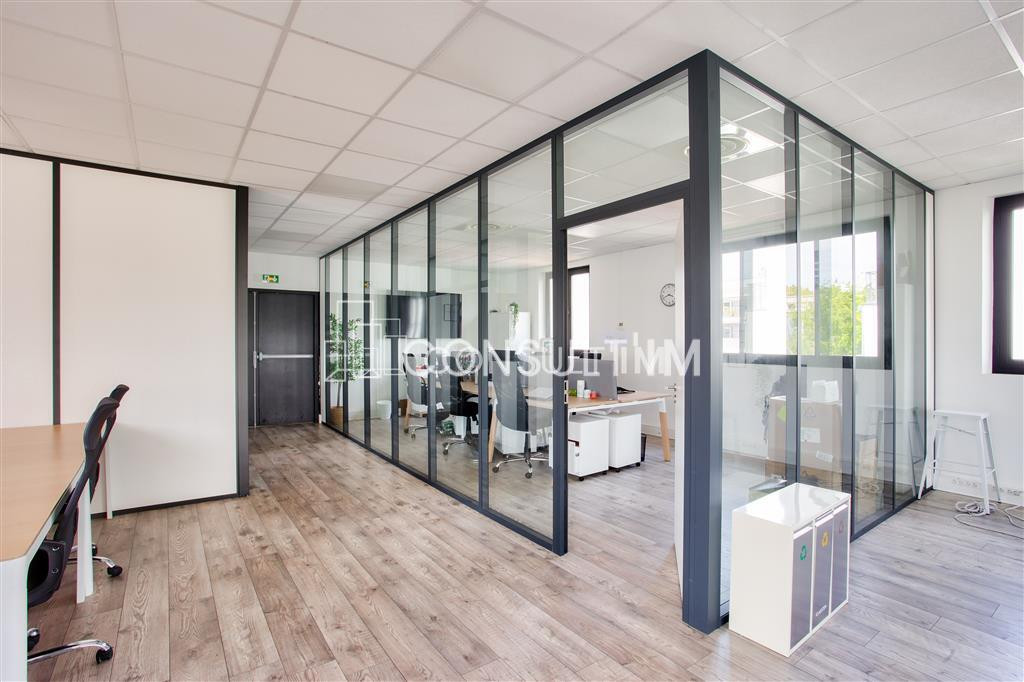 Bureaux de charme à louer dans un immeuble indépendant à Saint Cloud