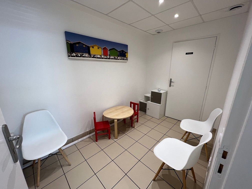 Local d'activité 97m2 avec 3 bureaux idéal profession indépendante