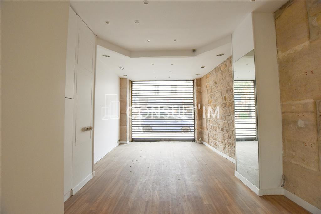 Place Léon Blum boutique 48 m² de plain-pied