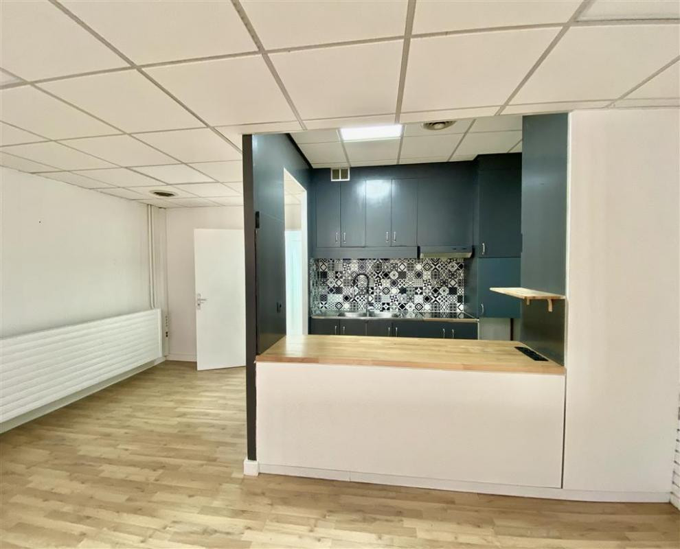 A proximité du centre-co SO OUEST, à louer un local  de 277m² avec une belle HSP