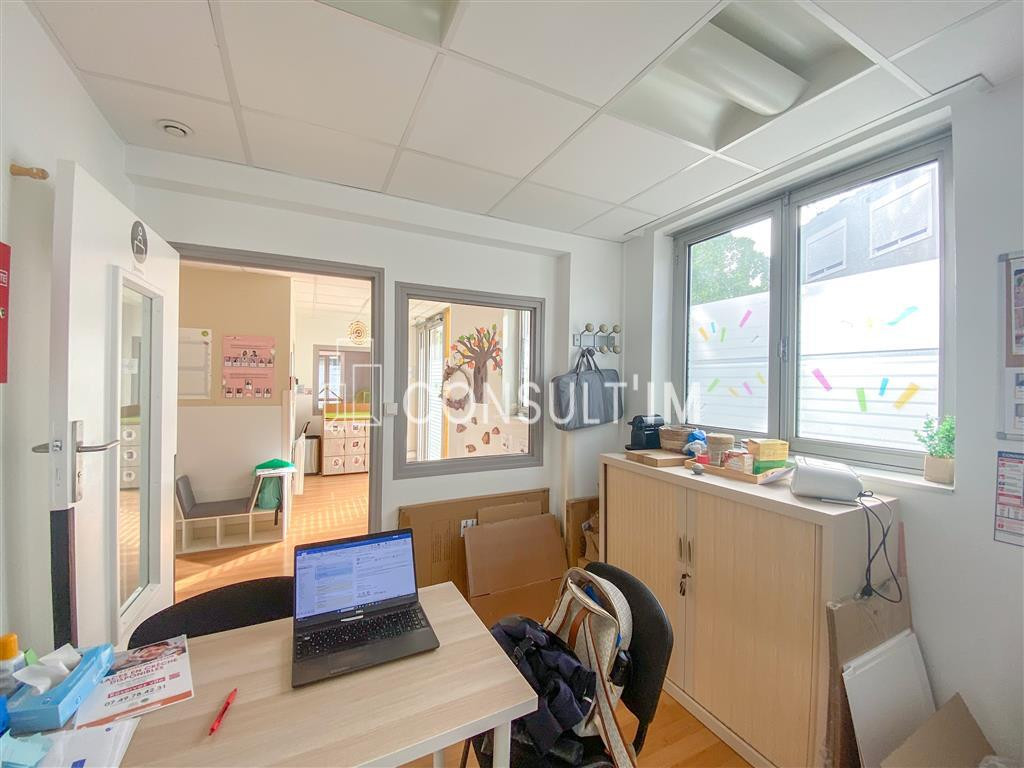 Local commercial ERP PMR en RDC donnant sur un beau jardin privatif