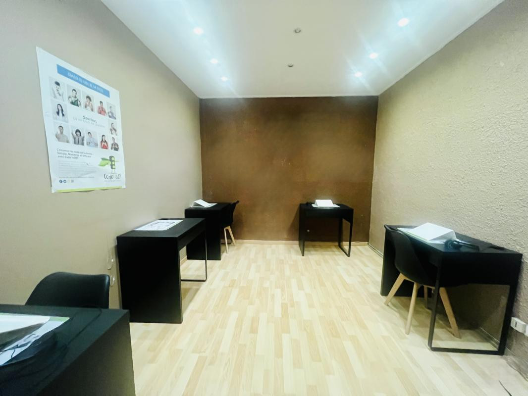 IMMEUBLE DE 4 APPARTEMENTS ET UN PLATEAU 436000 EUROS