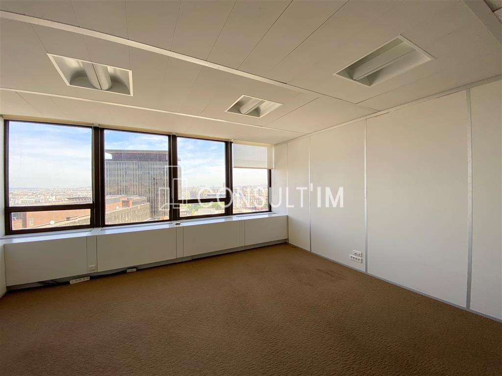 ys Bureaux au 7ème étage de la Tour Montparnasse