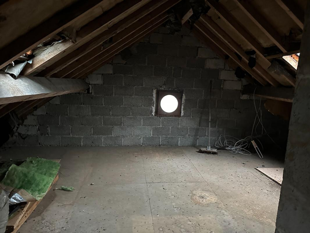 Immeuble de 4 appartements (dont 2 terminés)