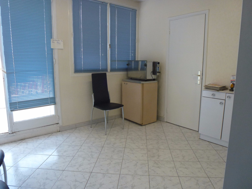 A LOUER - BUREAU SITUE A CAGNES-SUR-MER, AU COEUR DU CENTRE-VILLE