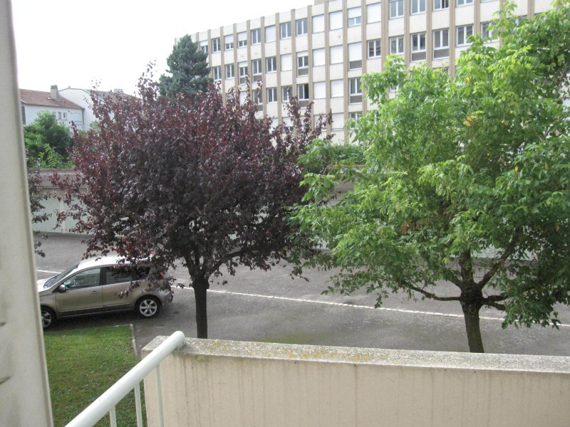 LOCAUX PROFESSIONNELS ROANNE - 70 m2