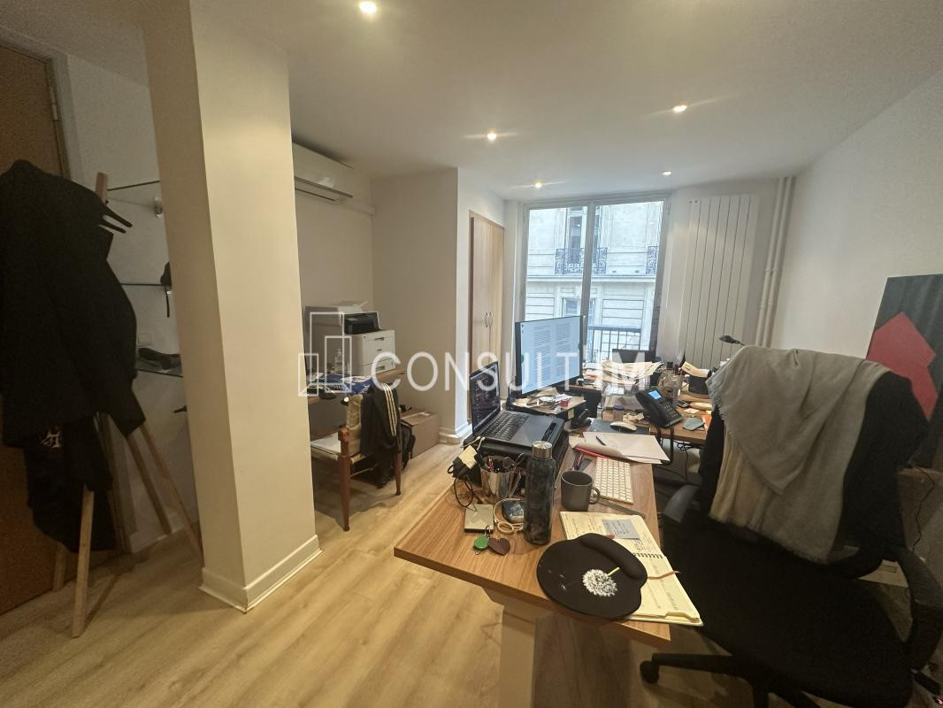 Bureaux de 110m² à louer dans un immeuble d'angle
