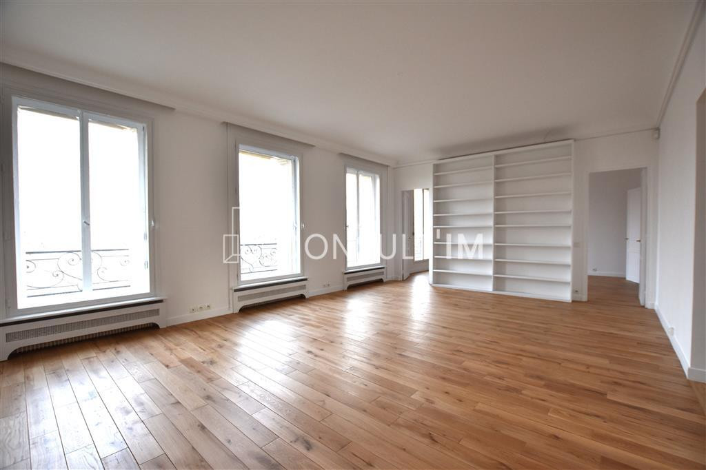 B sureaux en 4ème étage avec Balcon / Terrasse