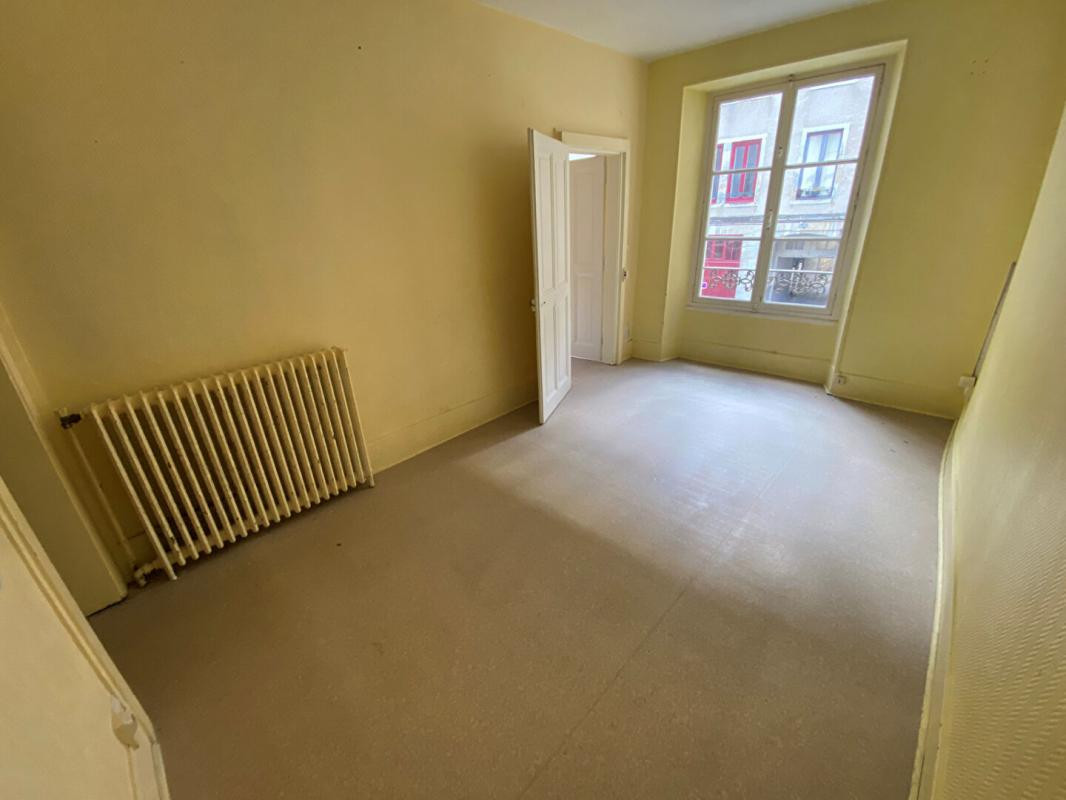 LOCAL PROF. BESANCON - 195 m2