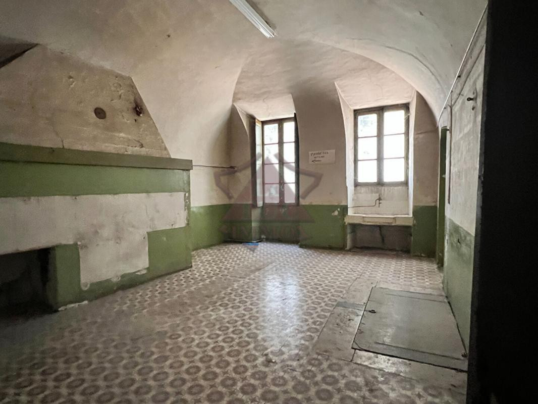 IMMEUBLE EXCEPTIONNEL AVEC TRAVAUX DE RENOVATION