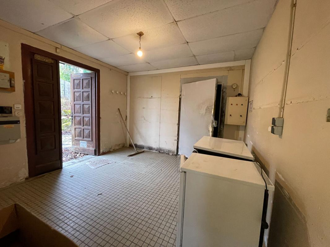 Bâtiment commercial sur 5642 m² de terrain