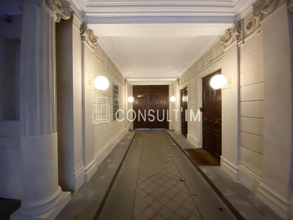 Bel actif de 38m² pour 4/5 postes en plein cœur du 8e arrondissement