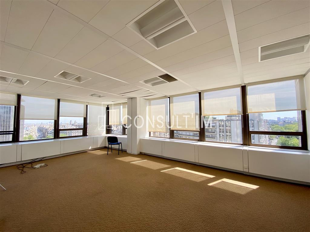ys Bureaux au 7ème étage de la Tour Montparnasse