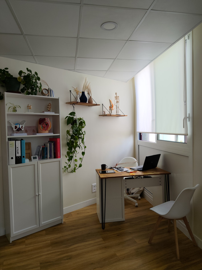 Salle à louer de 16 m², disponible le vendredi (et éventuellement le samedi)