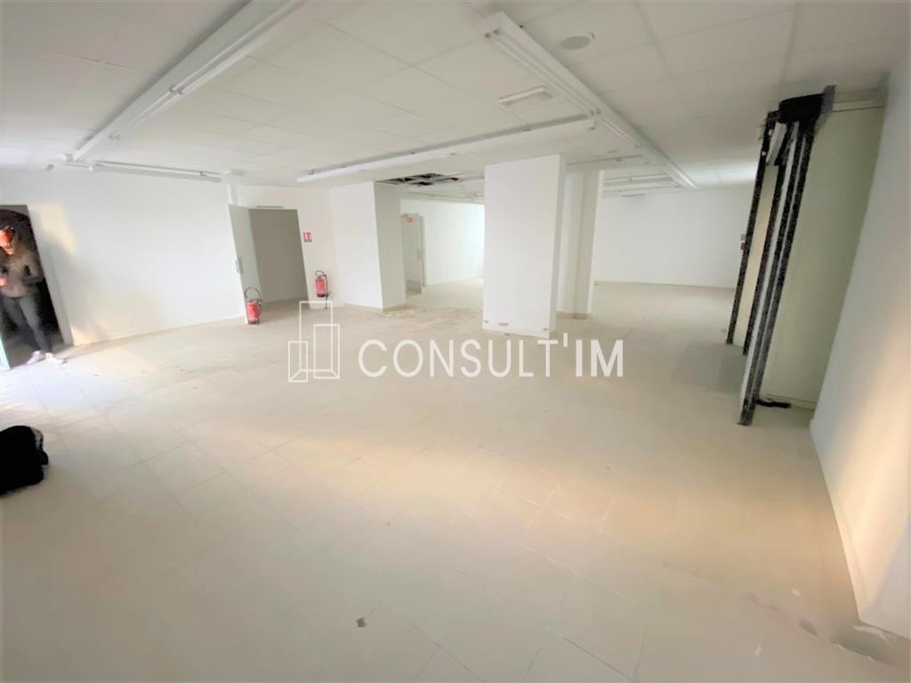 A louer - Boutique de 223m² sur 2 niveaux avec terrasse extérieur