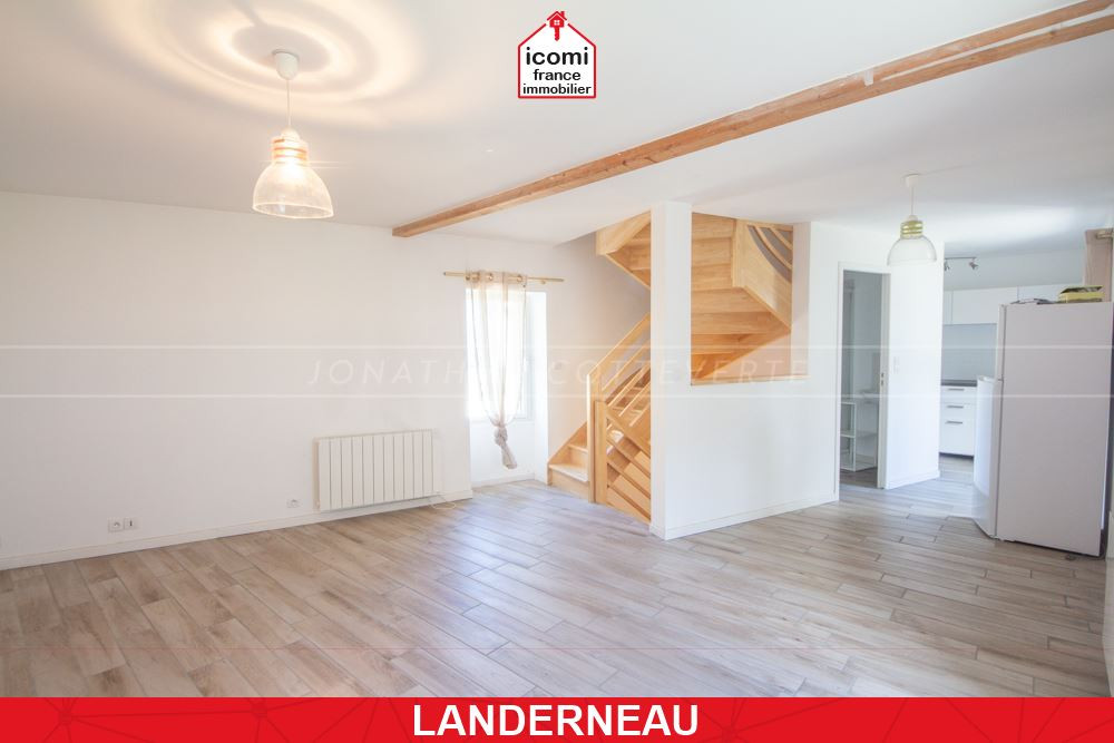 FINISTERE - Landerneau (29800) - A VENDRE - IMMEUBLE - 2 APPARTEMENTS POSSIBLE - PMR - DPE C - GRANDS VOLUMES - CENTRE VILLE - RARE