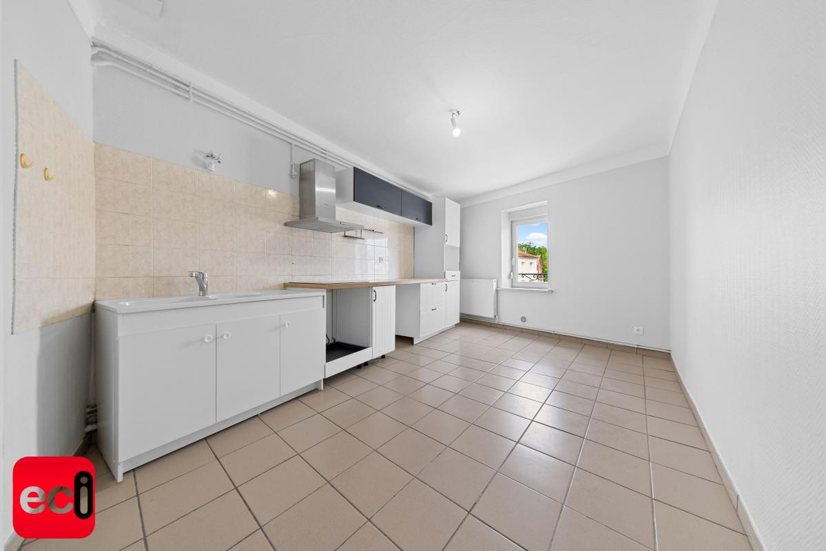 INVESTISSEUR : Lot de 5 logement + double gge, cour et cave