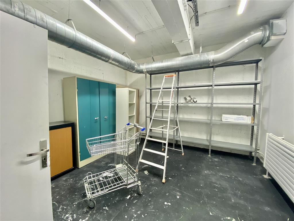 A proximité du centre-co SO OUEST, à louer un local  de 277m² avec une belle HSP