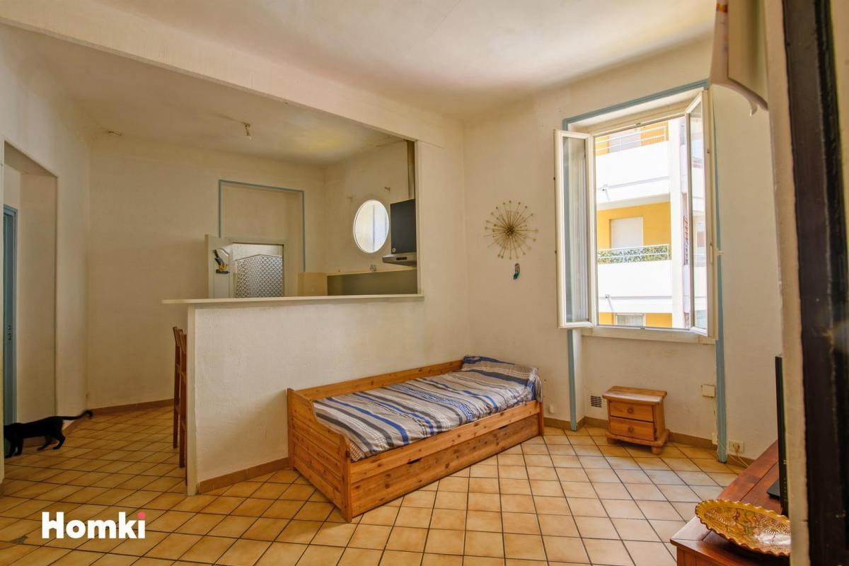 Belle opportunité Immeuble de rapport 4 Lots 202m² centre-ville de Nîmes place Severine excellente r