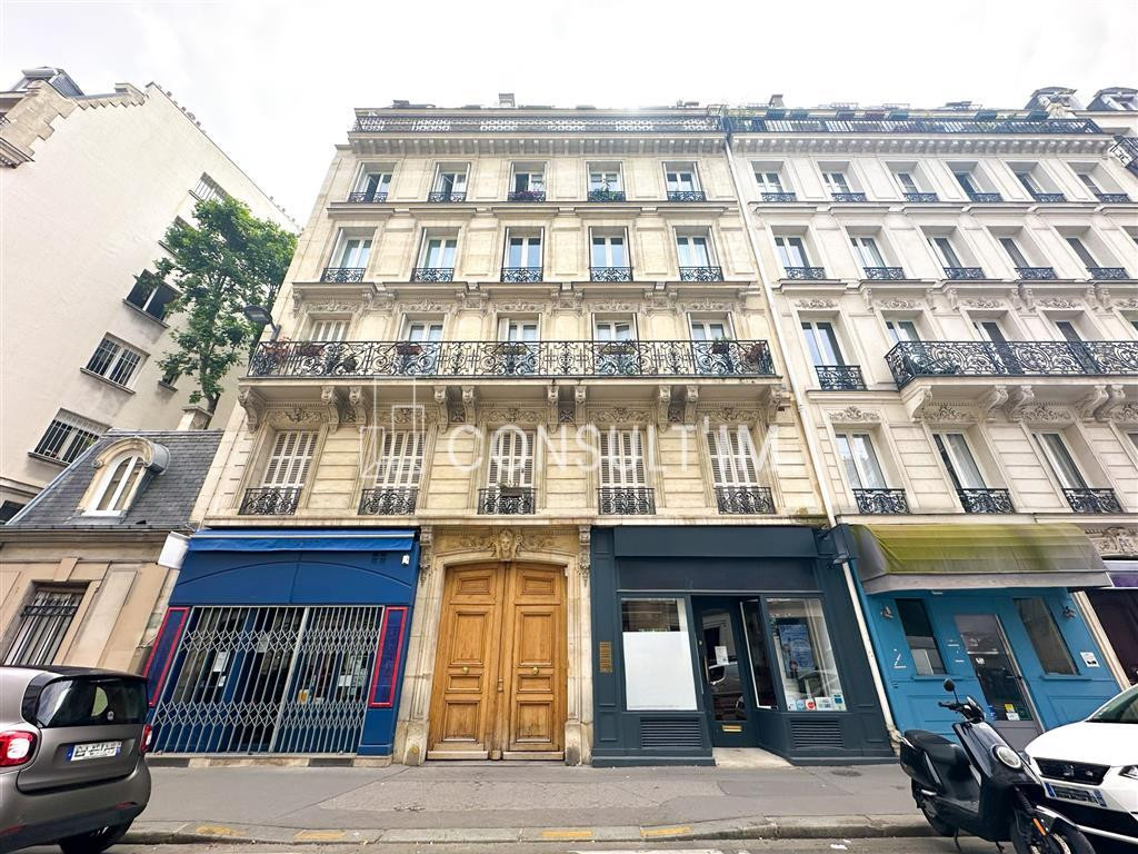 Idéalement situé à proximité de la gare Saint Lazare, bureaux à louer au calme sur cour