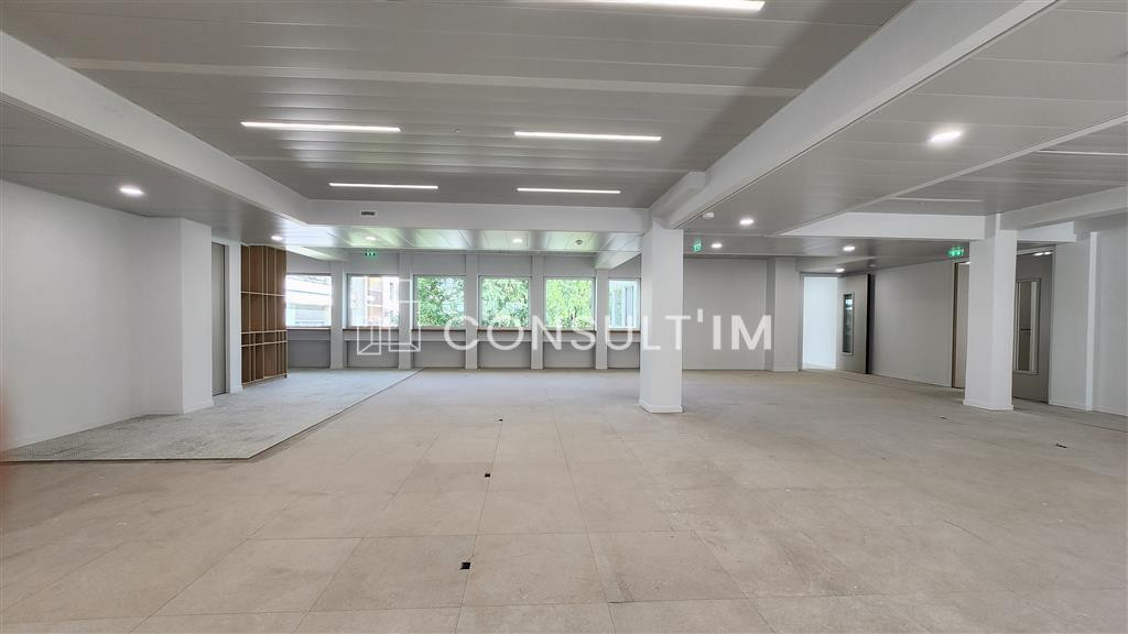 Grande surface de bureaux dans un immeuble restructuré