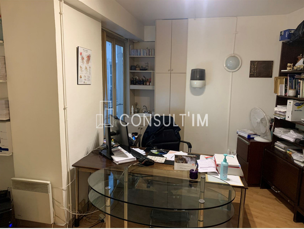 Belle surface de bureaux