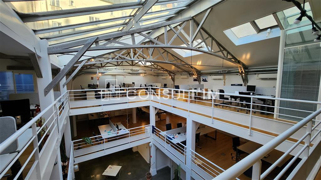 Bureaux à louer dans un bel immeuble indépendant avec cour intérieur de 124m²