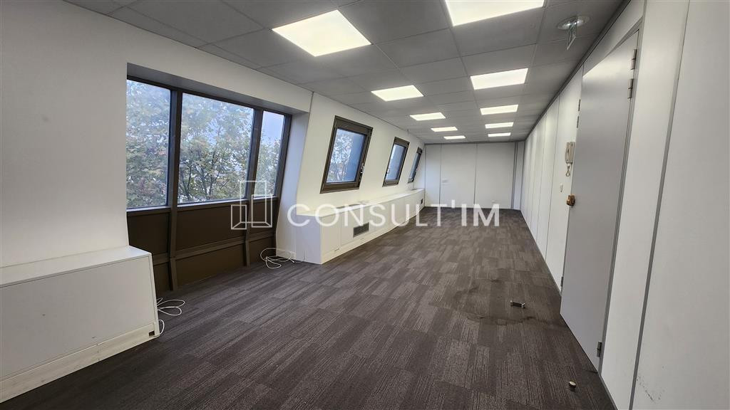 A louer bureaux en bon état à la frontière entre Courbevoie et La Garenne Colombes